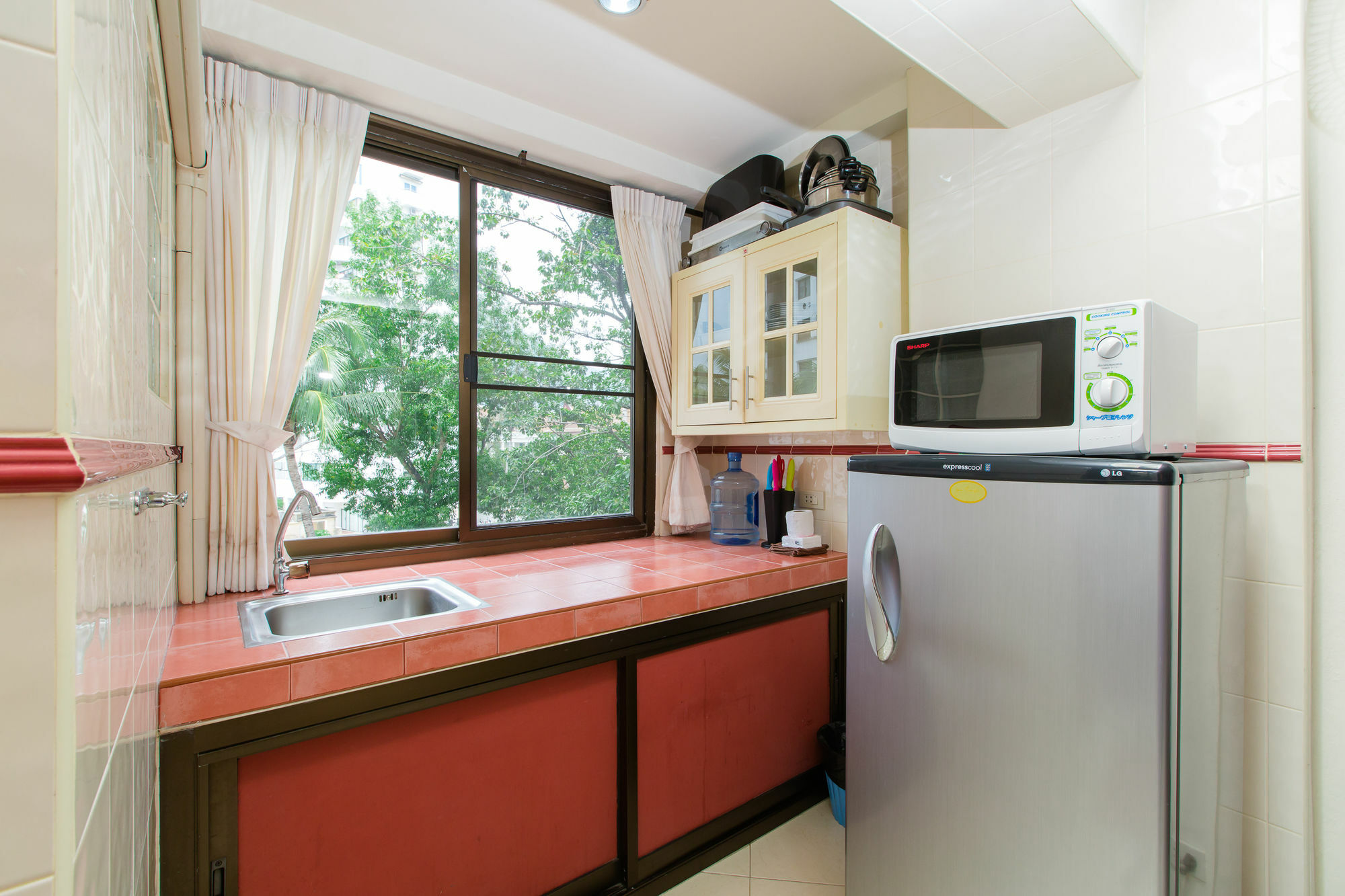 Patong Studio Apartments And Dormitory Экстерьер фото