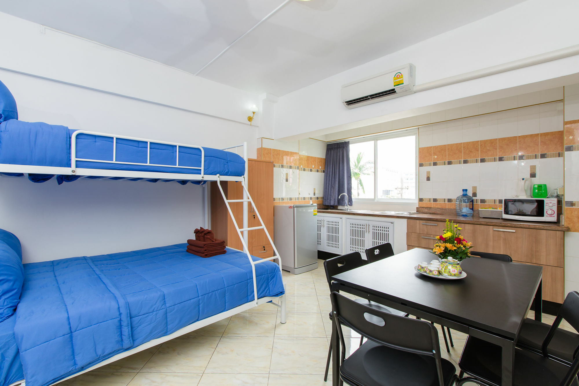 Patong Studio Apartments And Dormitory Экстерьер фото