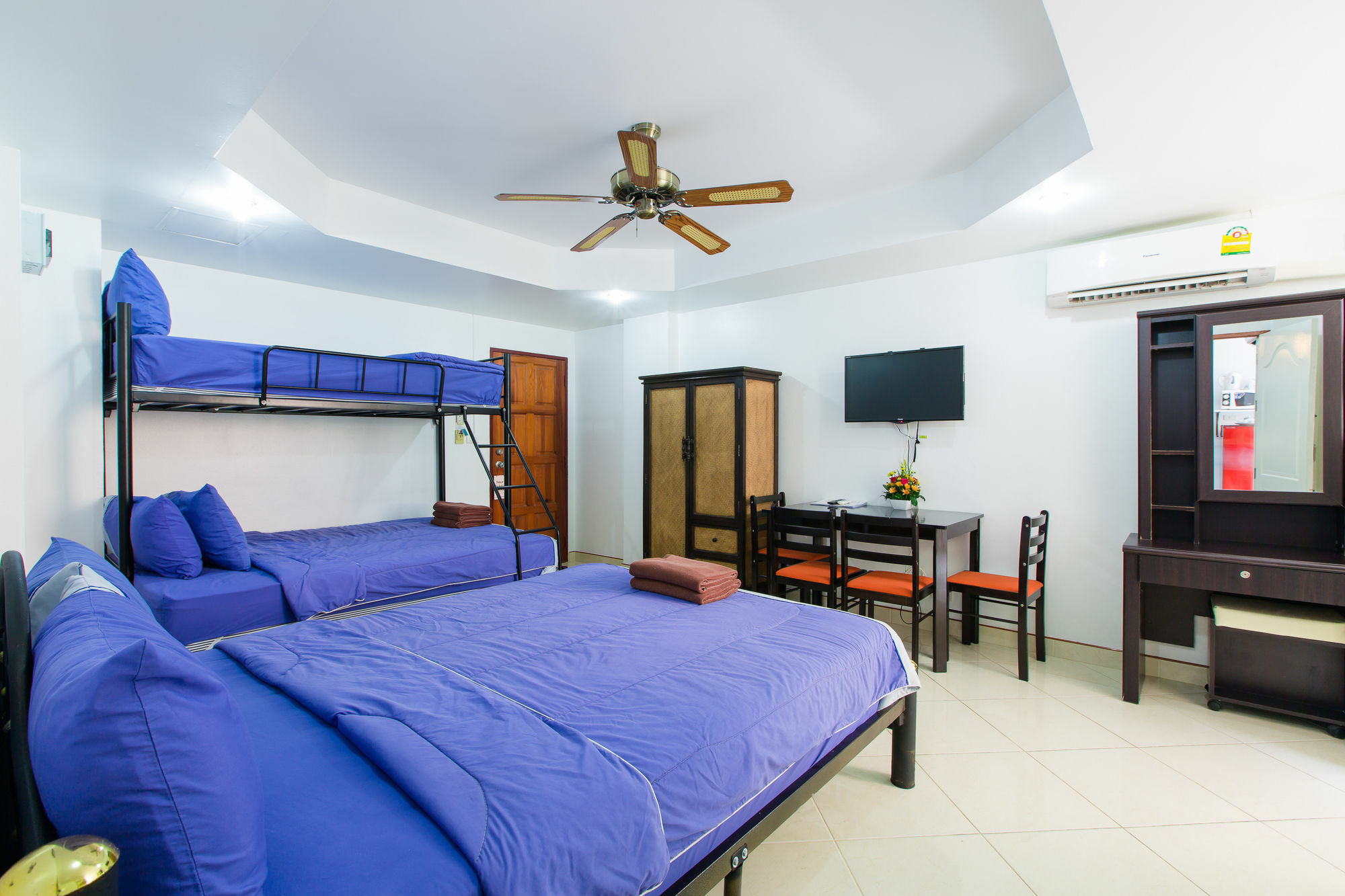 Patong Studio Apartments And Dormitory Экстерьер фото