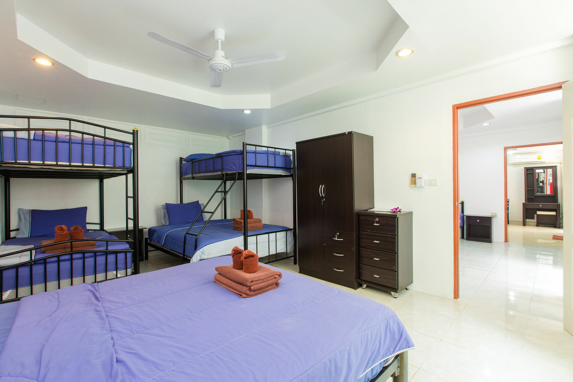 Patong Studio Apartments And Dormitory Экстерьер фото