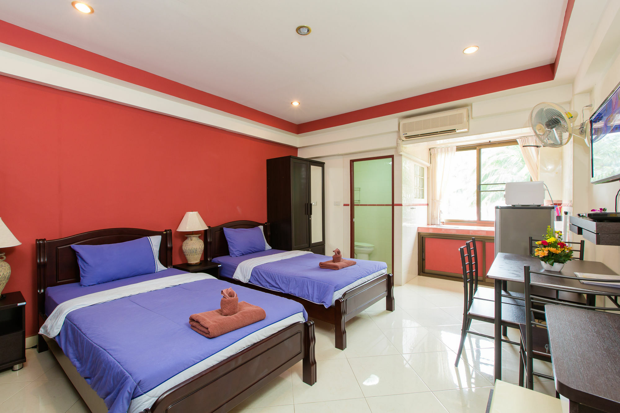 Patong Studio Apartments And Dormitory Экстерьер фото