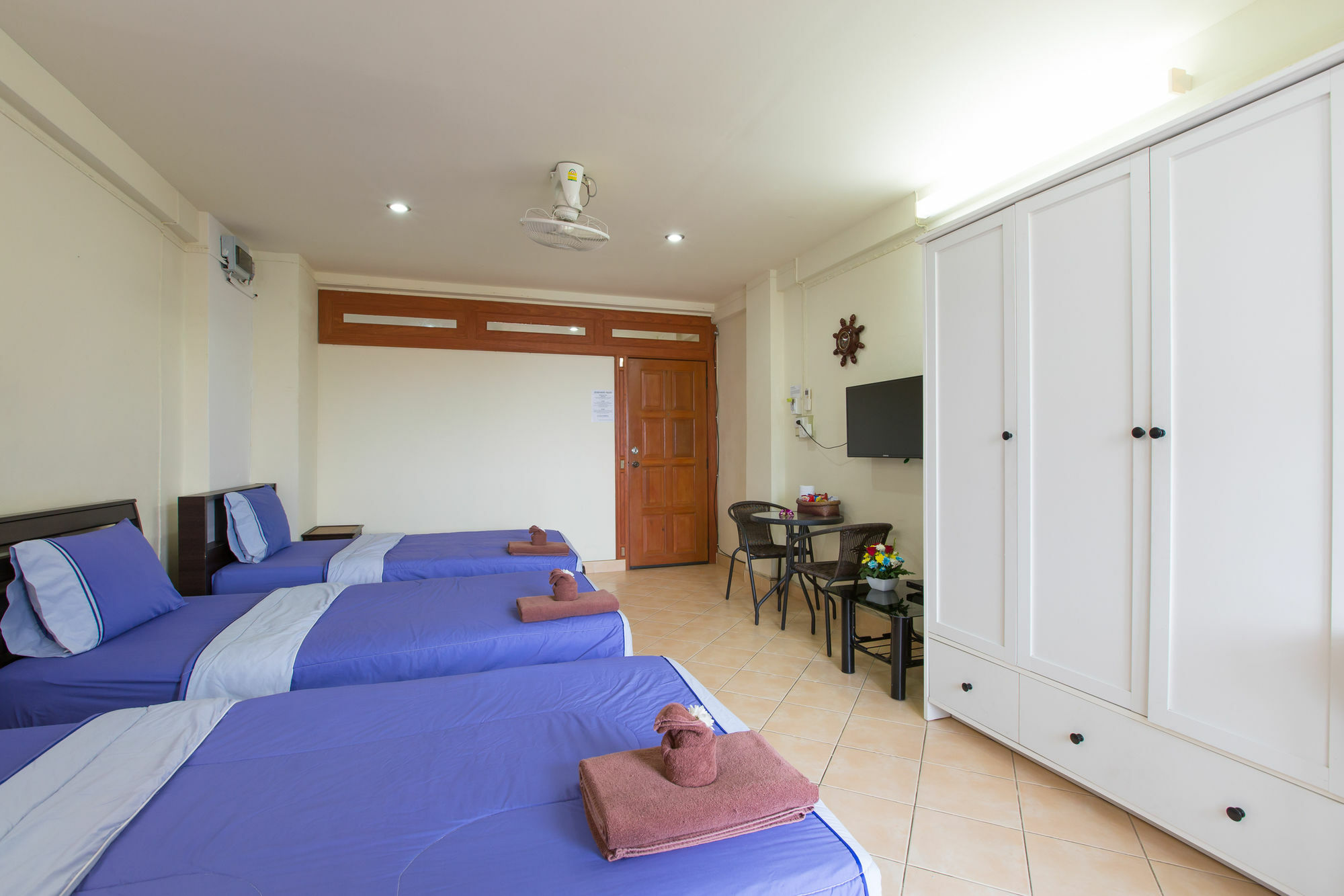 Patong Studio Apartments And Dormitory Экстерьер фото