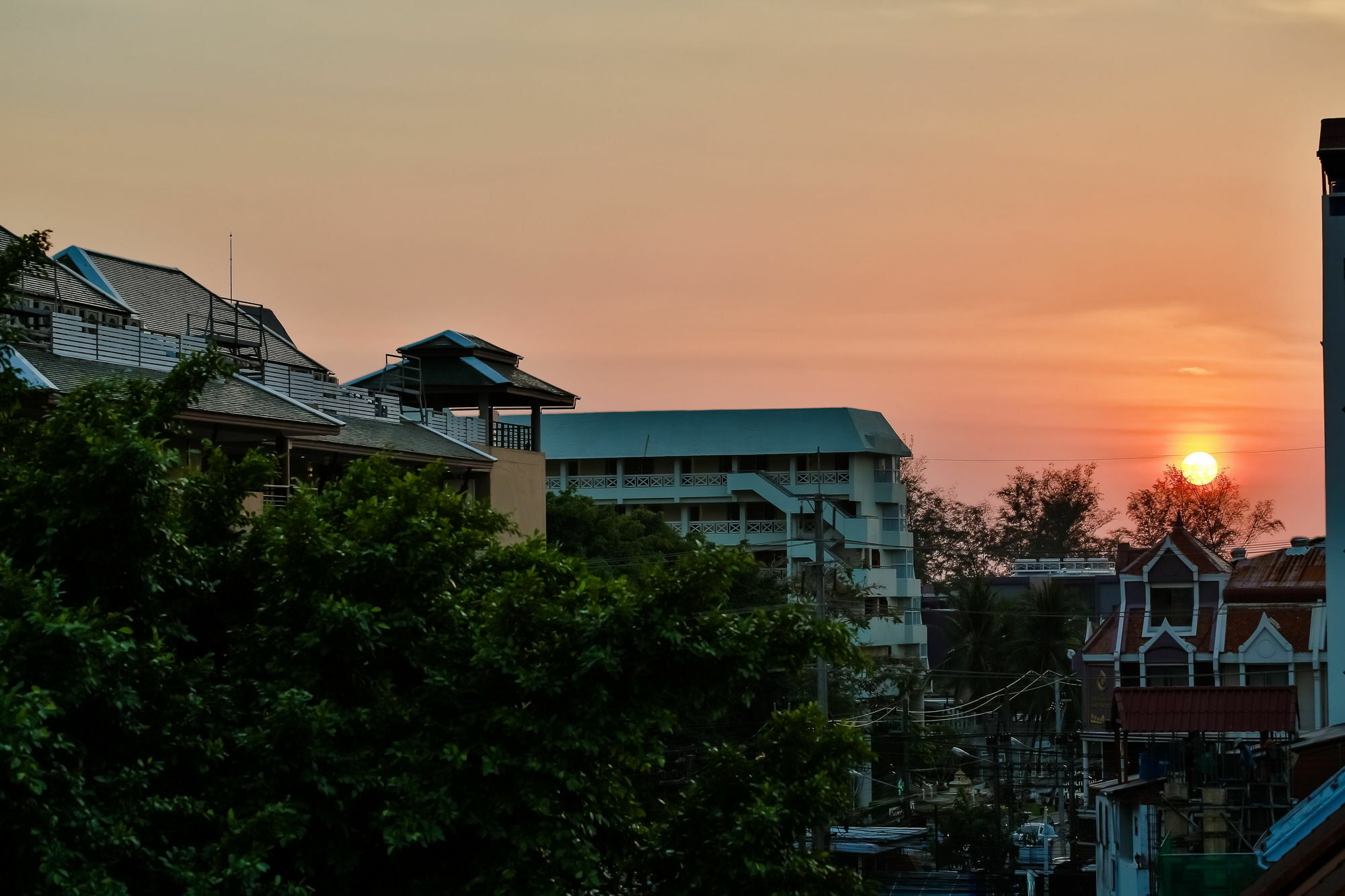 Patong Studio Apartments And Dormitory Экстерьер фото