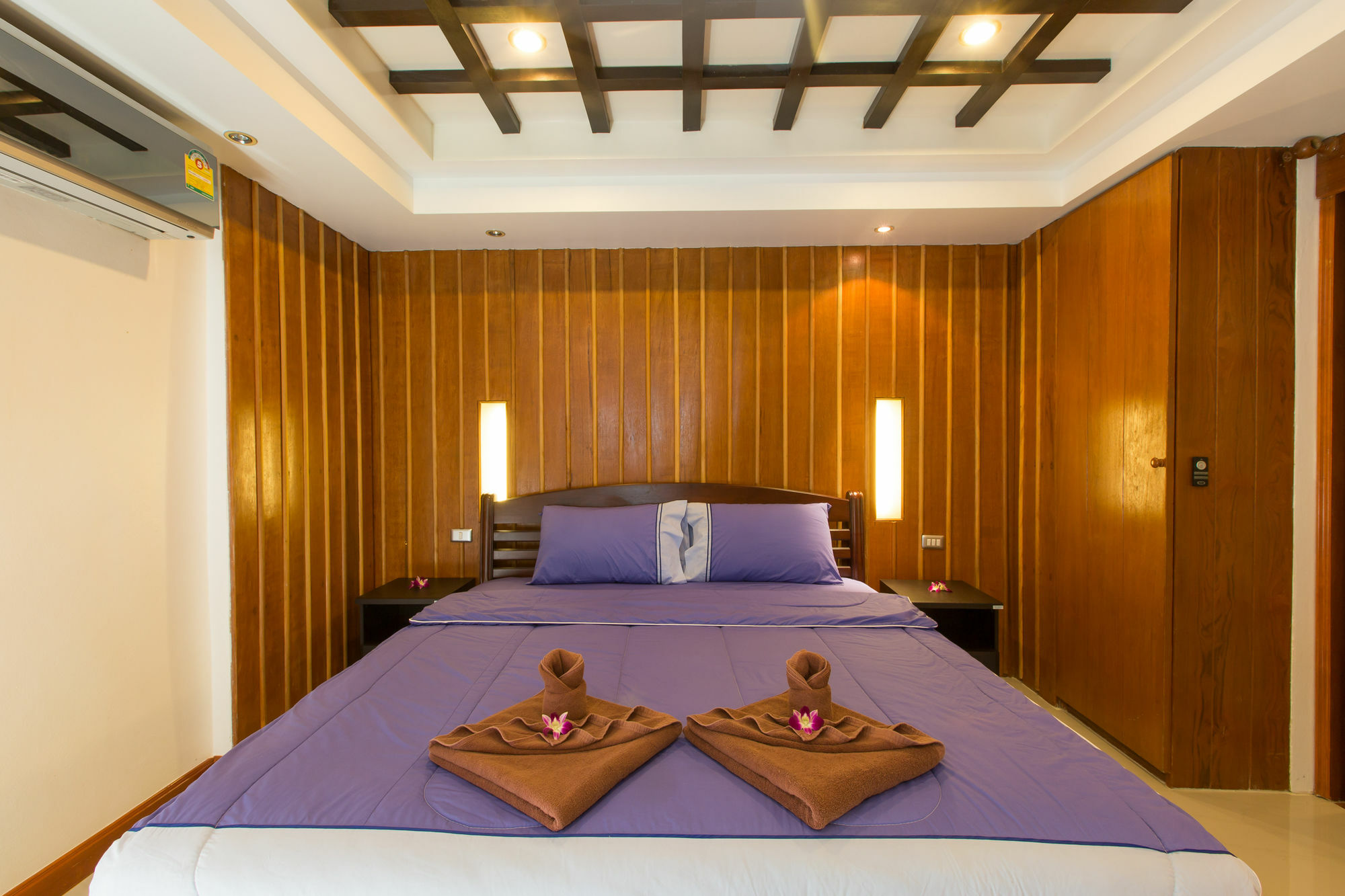 Patong Studio Apartments And Dormitory Экстерьер фото